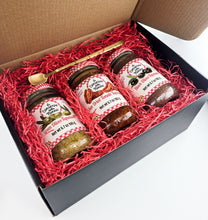 Le Conserve della Nonna Tapenades 3-Variety Gift Set (Black Olives, Green Olives, and Sundried Tomato) with Spreader Spoon (4-pc Set)