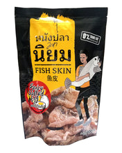 MAHA NIYOM Salted Egg Fish Skin Crisps SPICY 100 g. X 2 with Mini Silicone Handshape Tongs (3-Piece Set)