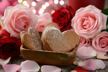 Nyakers Pepparkakor Swedish Gingersnaps HEART-SHAPED Cookies Gift Tin 14.11 Oz /400 g.